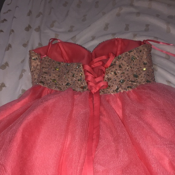 Soft salmon color dress from the COYA collection - Picture 2 of 2